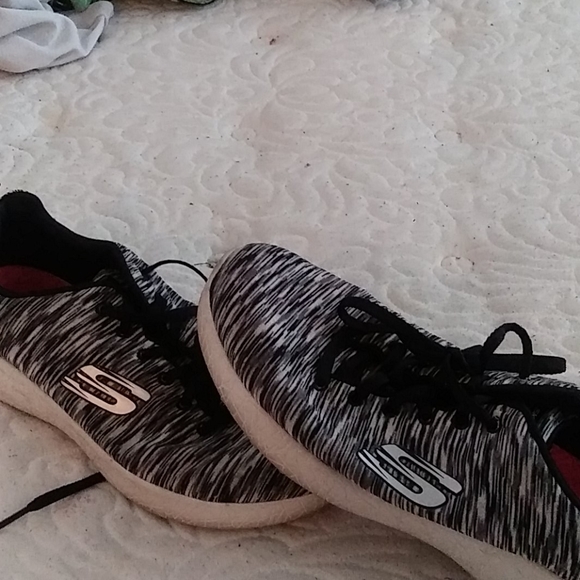 Like new black and white sketchers womens size 8 - Picture 1 of 1